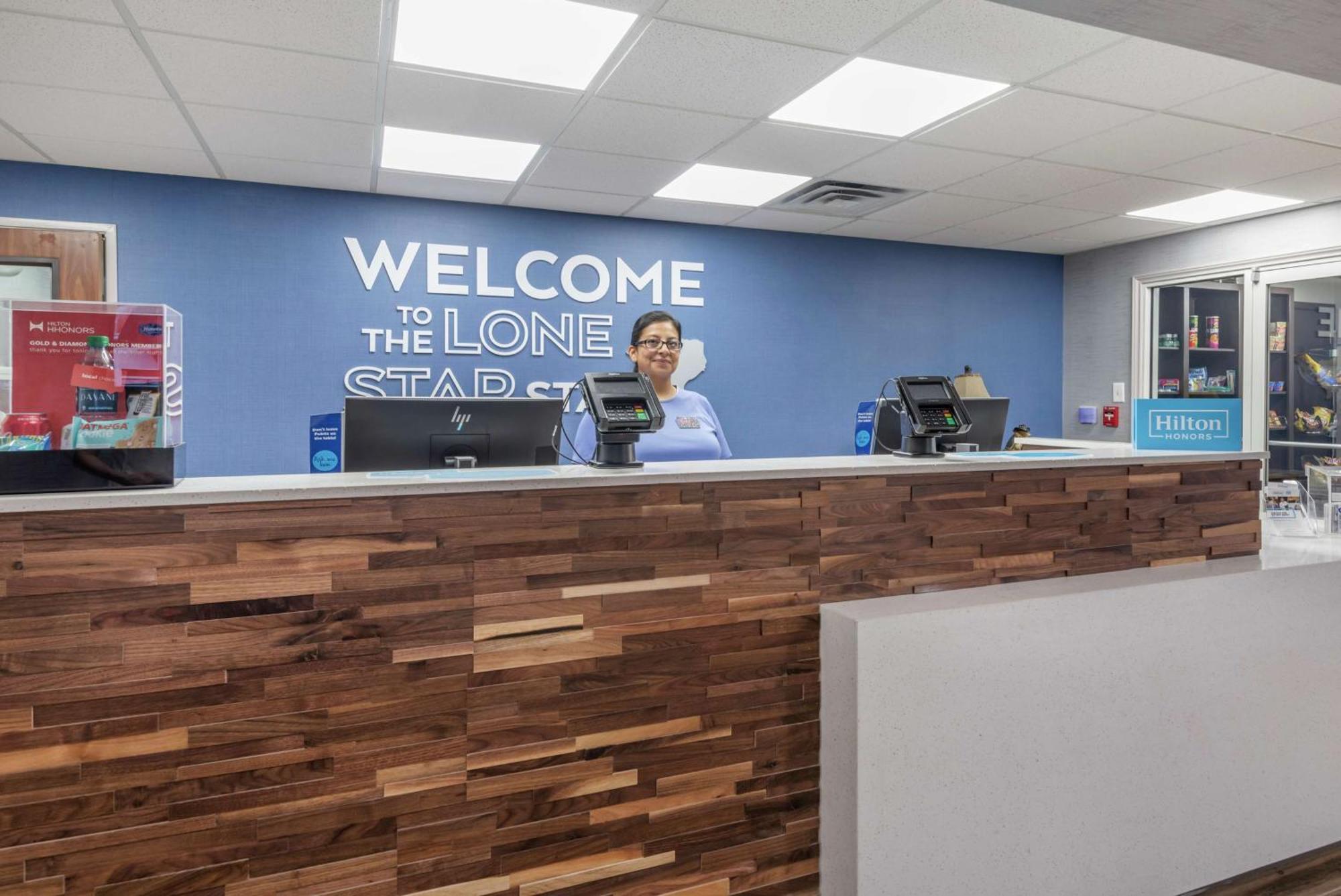 Hampton Inn Brownwood Bagian luar foto