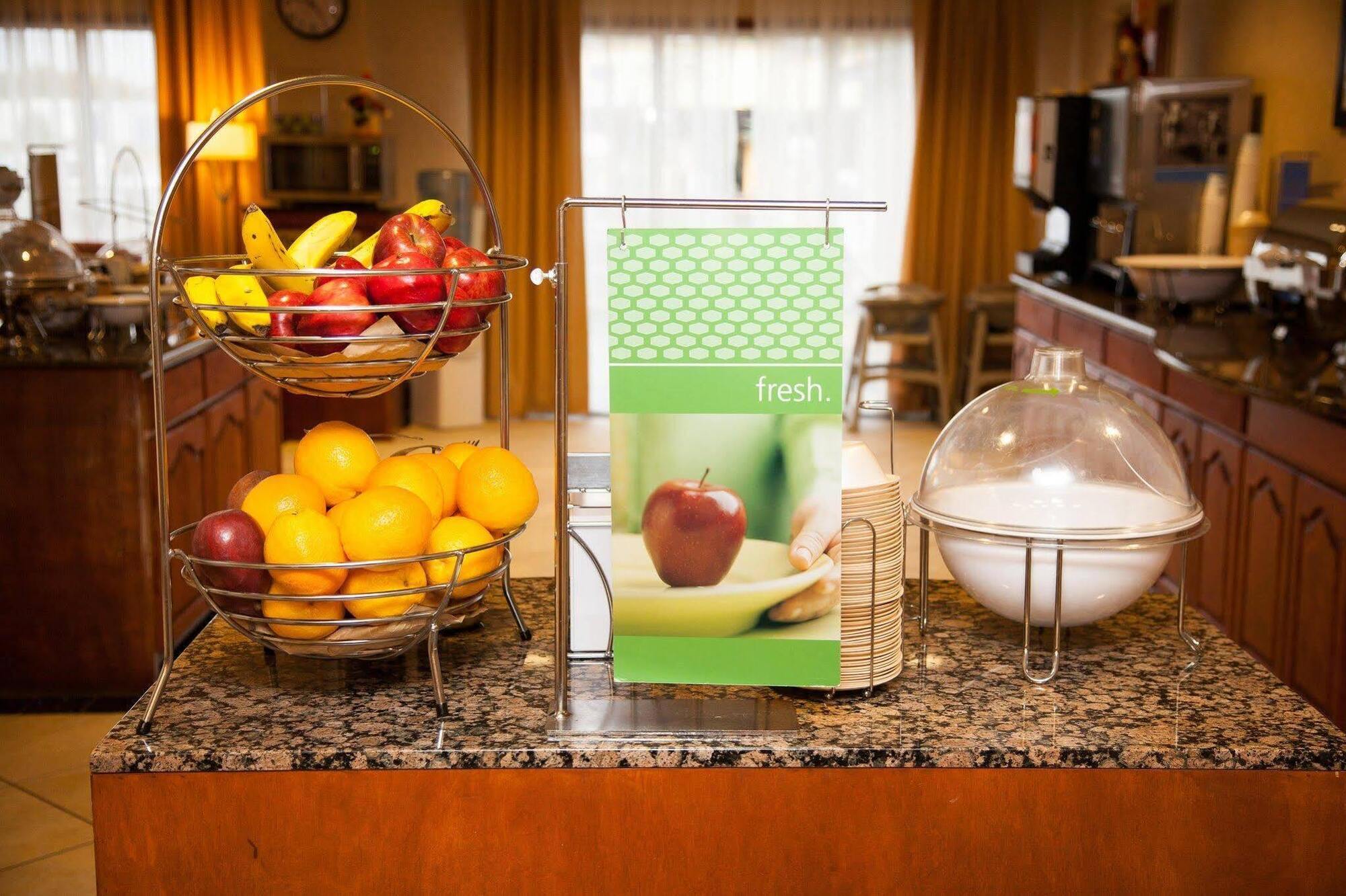 Hampton Inn Brownwood Bagian luar foto
